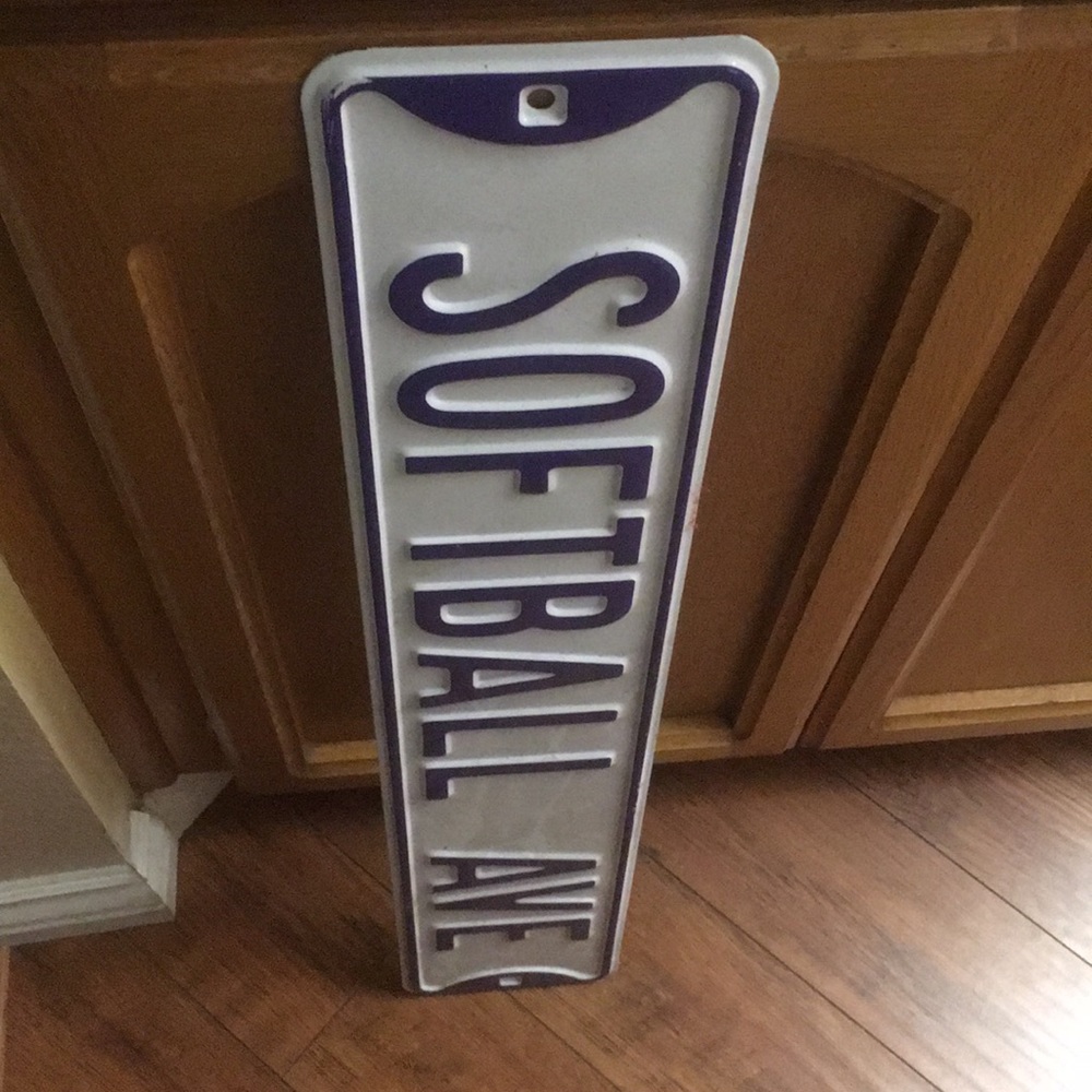 Sign : SOFTBALL AVE
